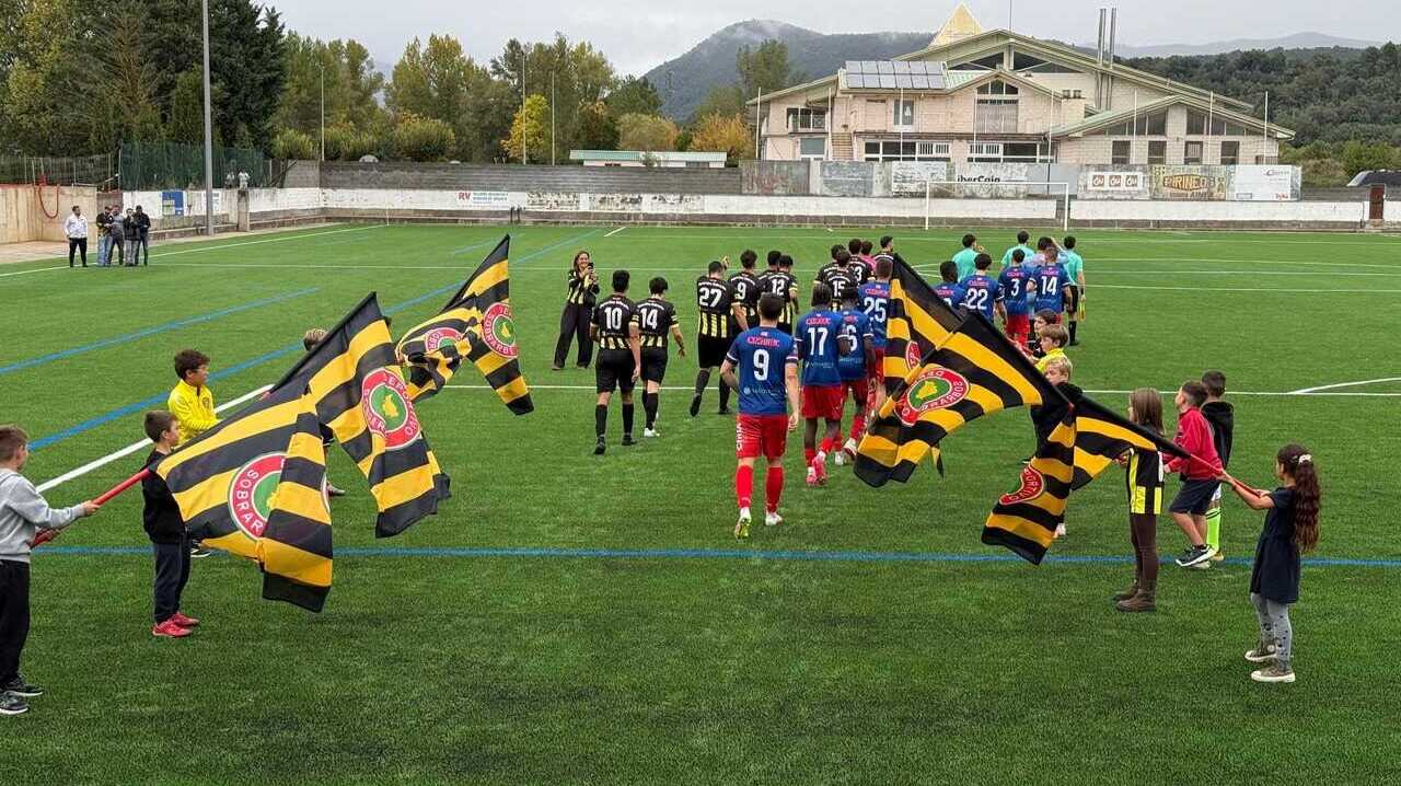 Aínsa Opens Its Artificial Turf Football Field After a €622,000 Municipal Investment