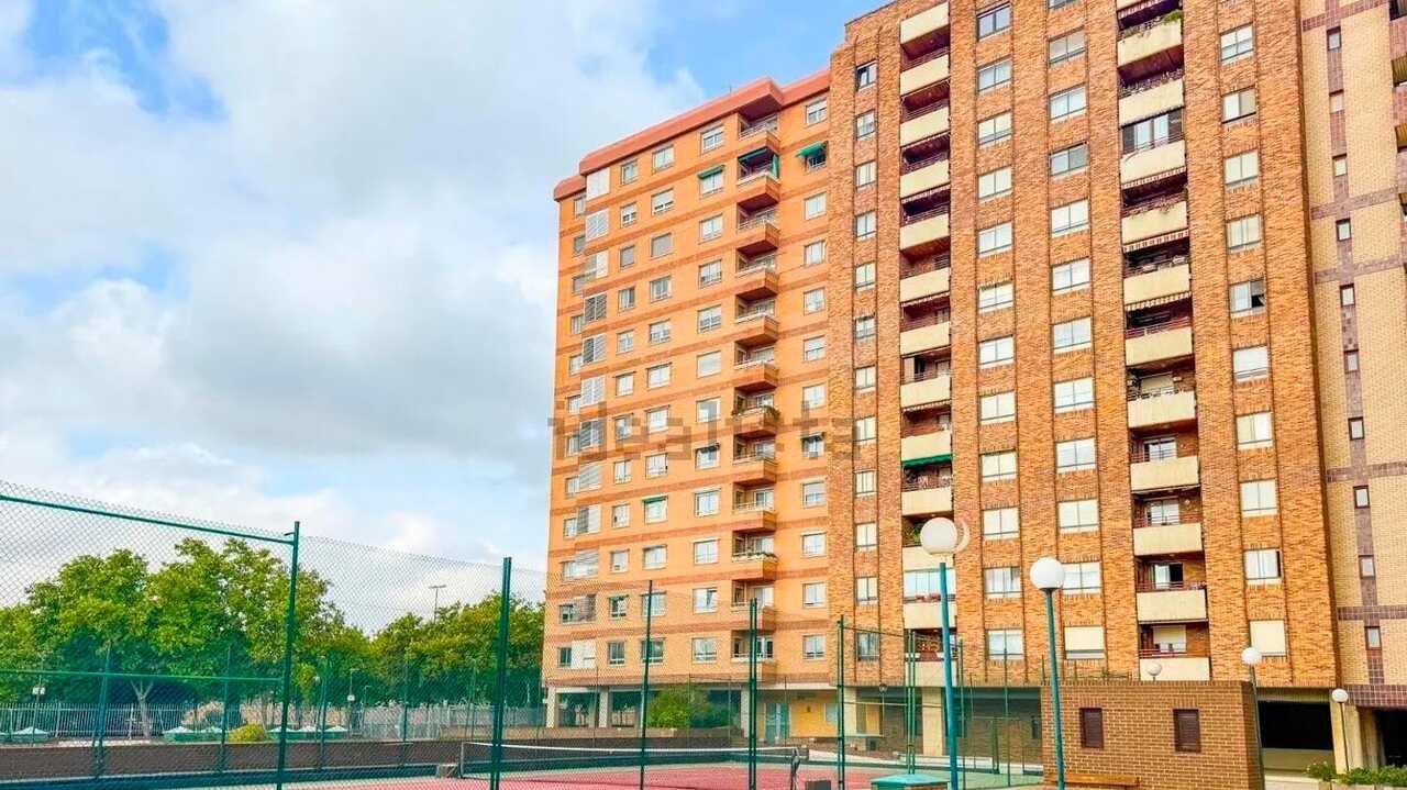 The exclusive Zaragoza apartment on the ninth floor priced at 427,000 euros