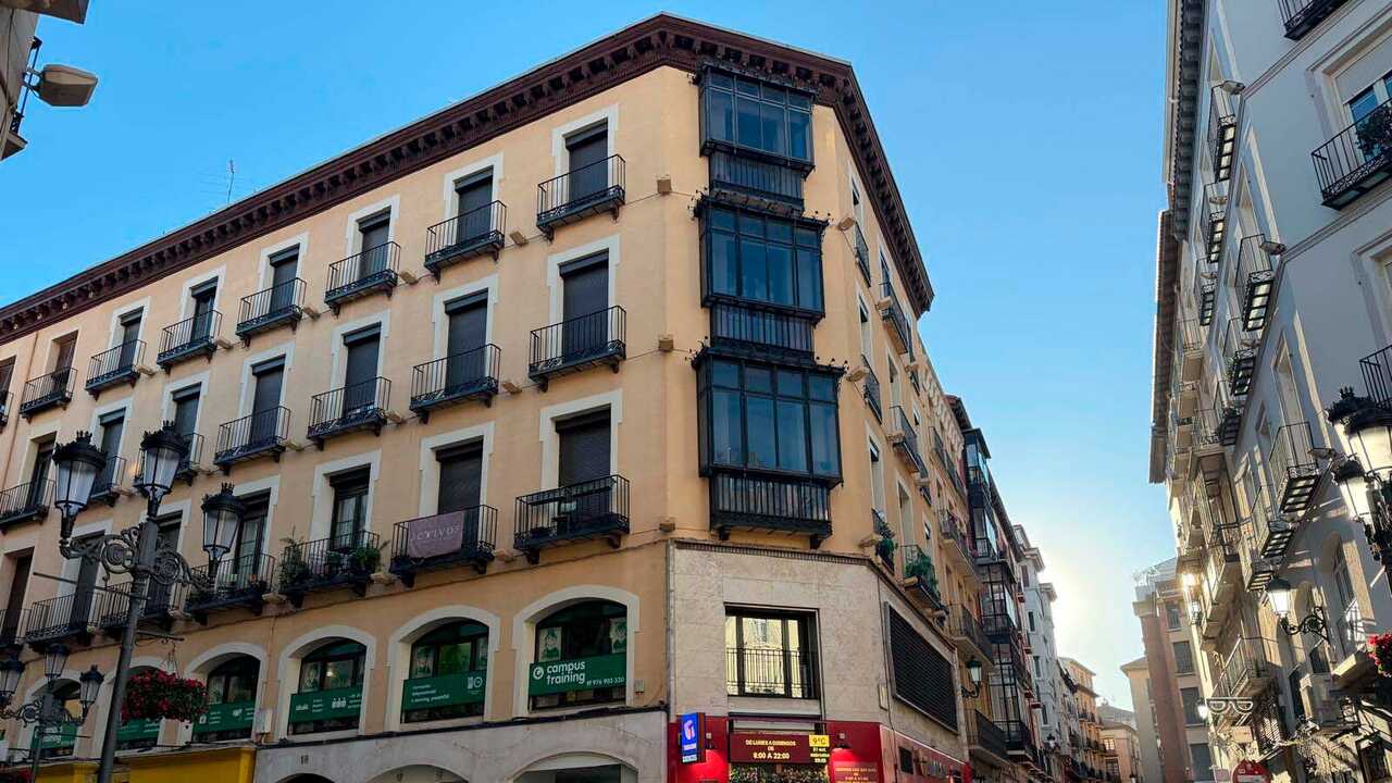 Historic Zaragoza building seeks buyer for €12 million: 12 homes and three commercial units