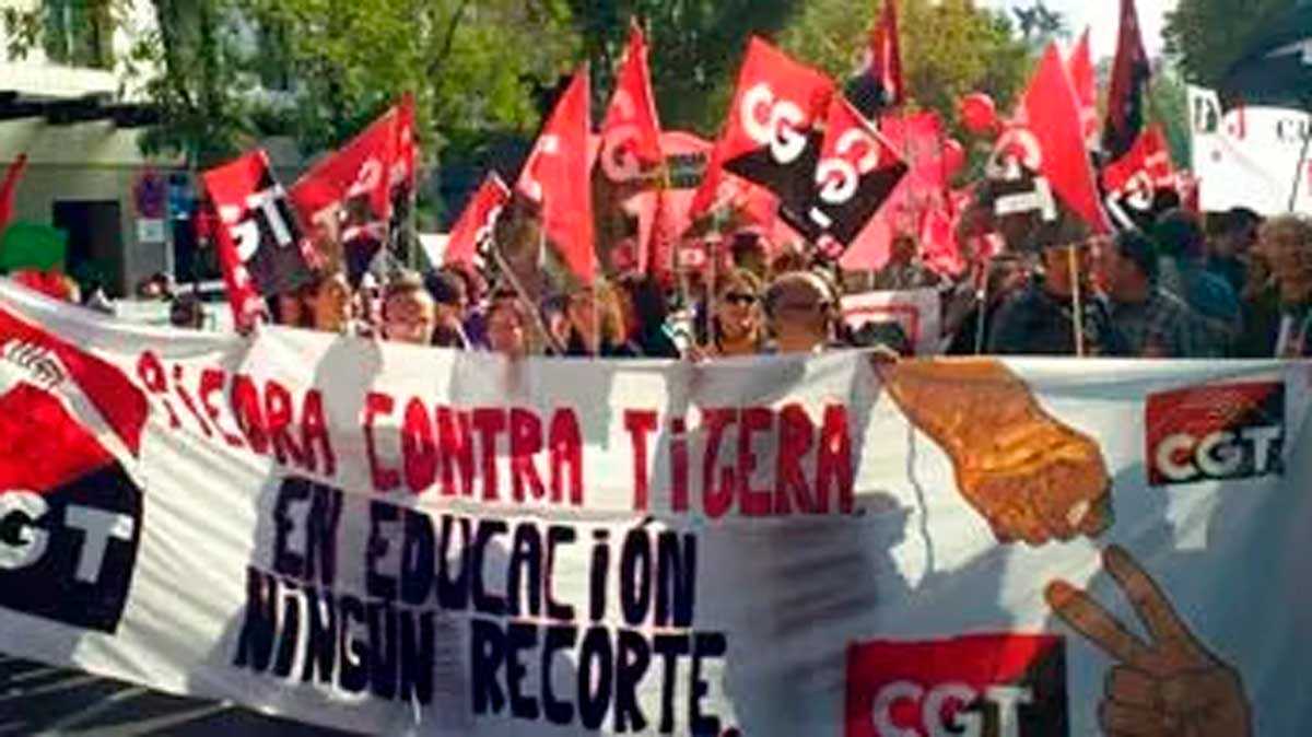 15 Years Ago in Aragon: 350 Aragonese Teachers Protested Public Education Cuts in Madrid