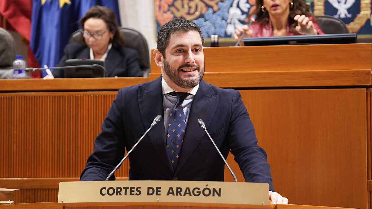 PSOE accuses Vox of withdrawing LGTBI protection as Nolasco defends his record