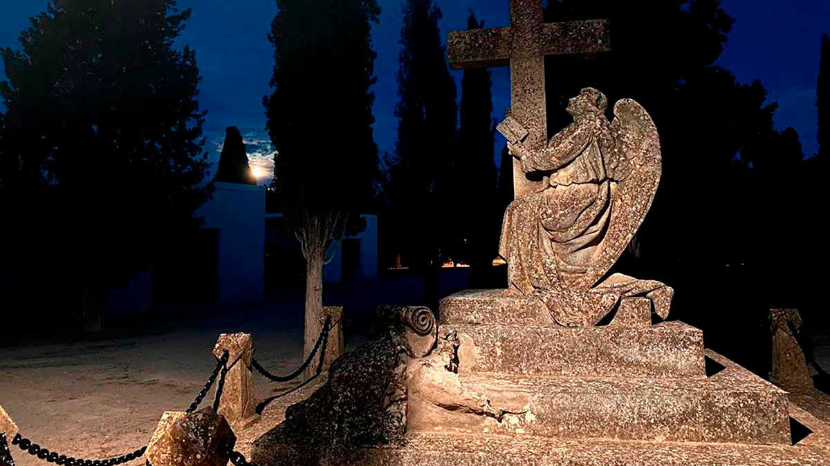 Theater, Night Tours and Free Concerts: Torrero Cemetery’s All Saints’ Day Events