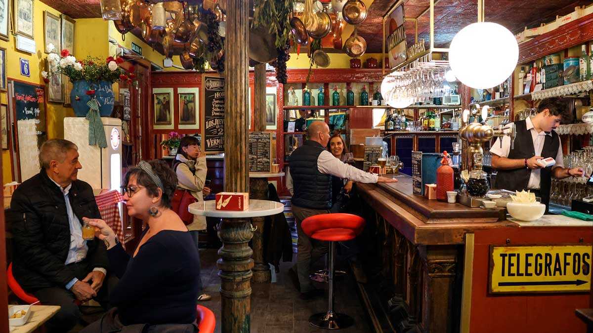 Charming Bars and Great Tapas: Iconic Spots for Vermouth in Zaragoza