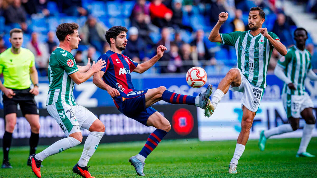 A controversial retaken penalty spoils Rudé’s El Alcoraz debut against Antequera