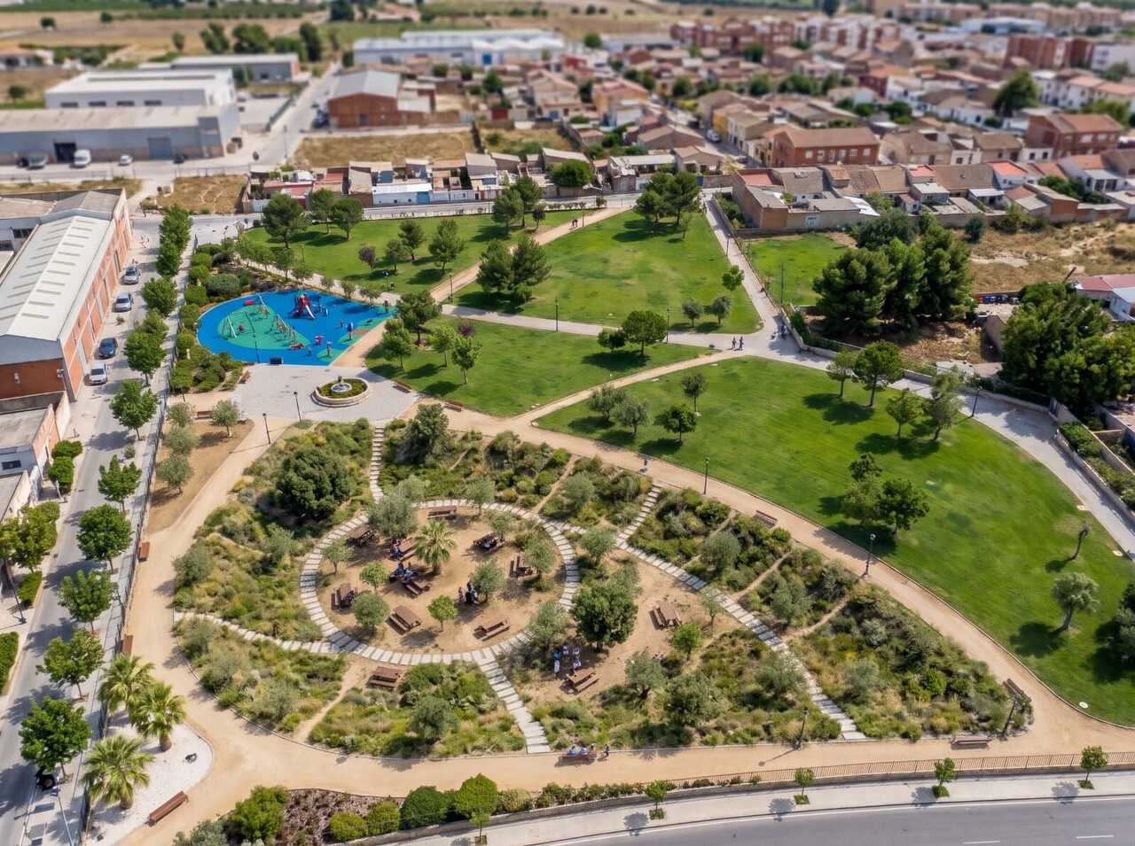 The new 17,000-square-metre park connecting Oliver and Miralbueno is now under construction