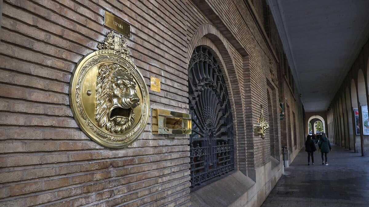 Zaragoza's iconic Correos lion mailboxes return to Paseo Independencia
