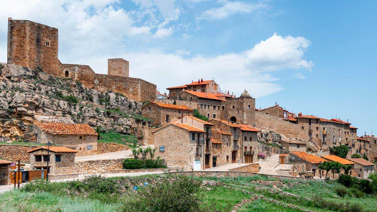 One of Teruel's Most Beautiful Villages Seeks Pharmacist to Keep Essential Service: "Most of Us Are Retired"