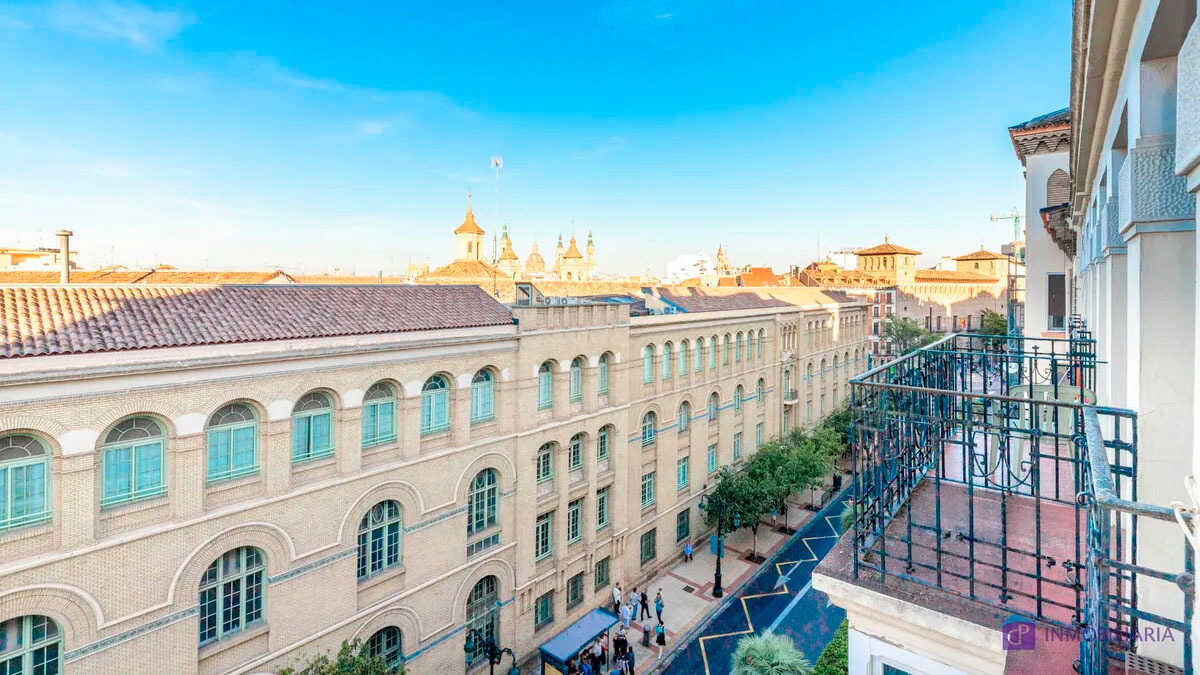 The 133-Square-Metre Apartment in a Historic Central Zaragoza Building for Sale at 260,000 Euros
