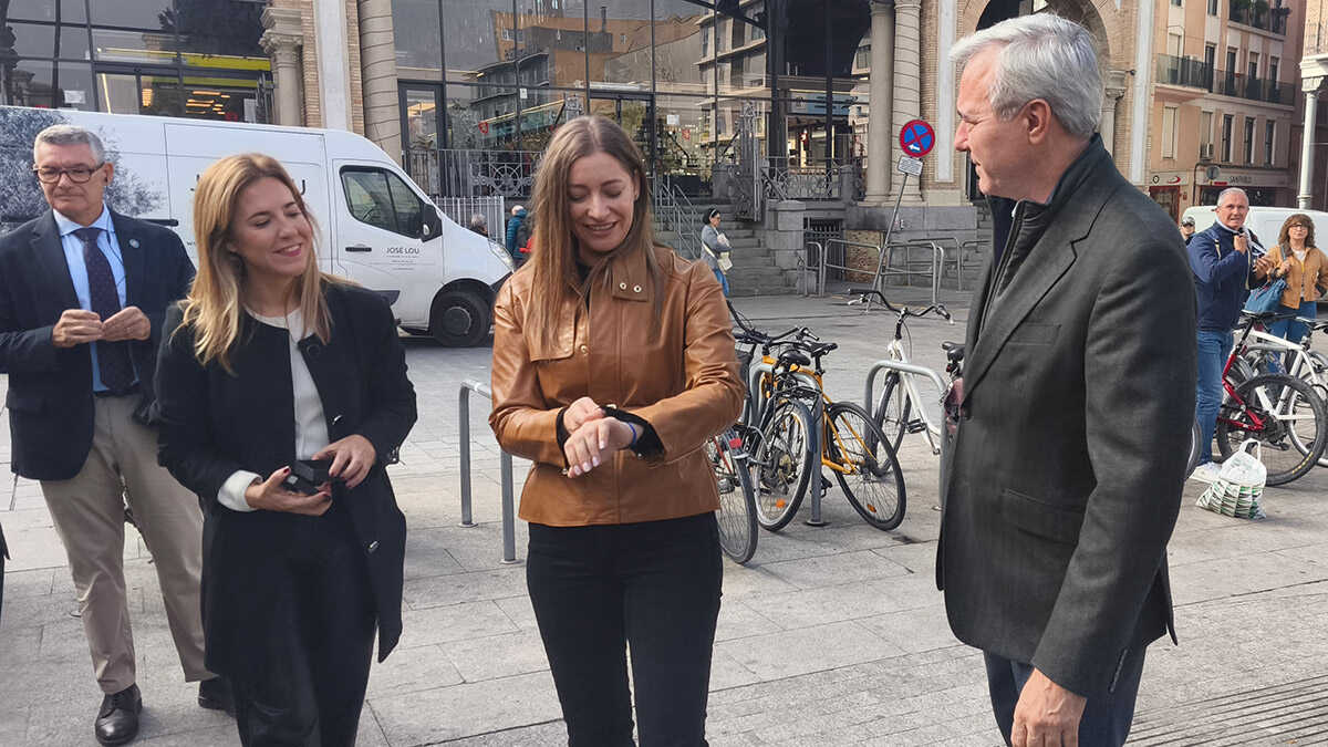 Ester Muñoz in Zaragoza: “While Sánchez dances from rally to rally, Spain’s cities are burning”