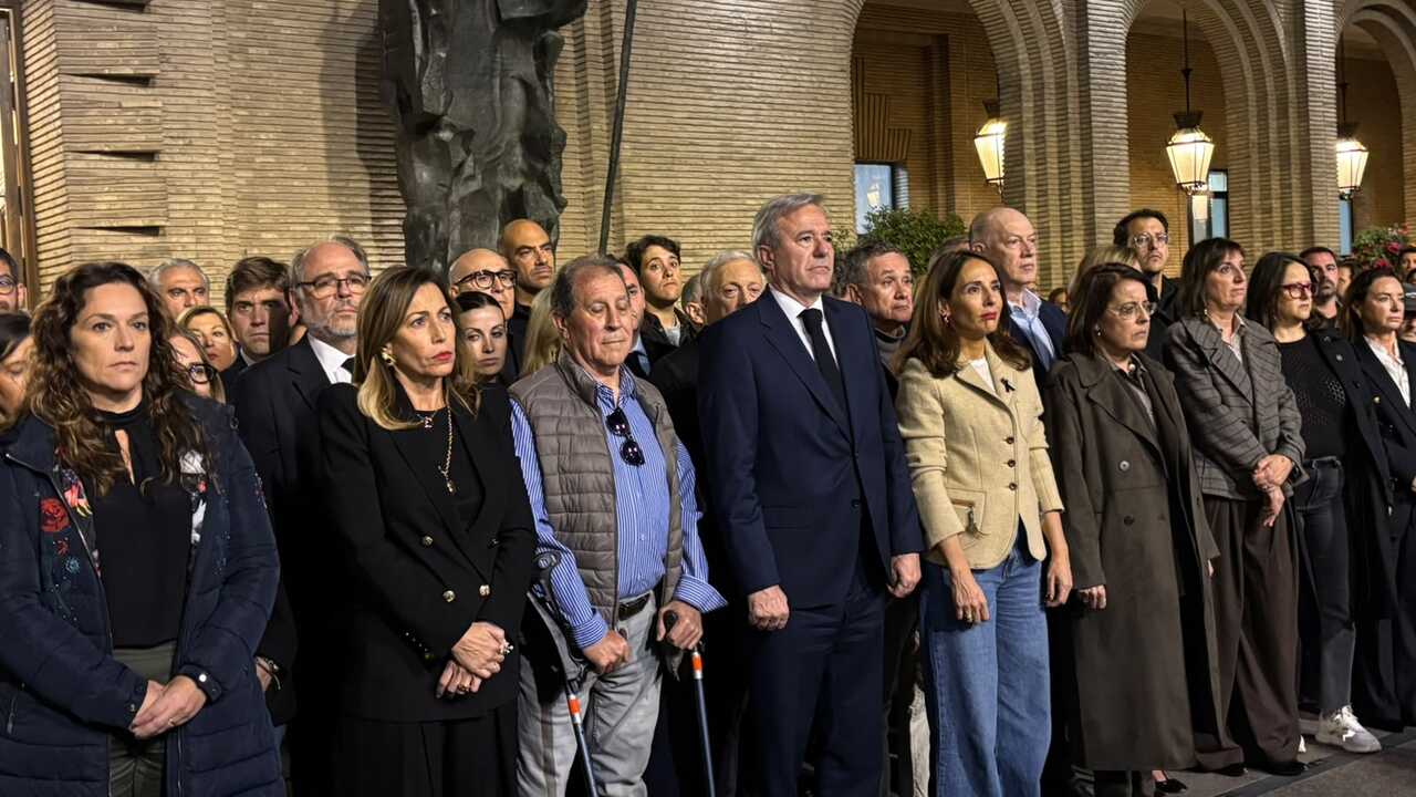 Minute of silence in Zaragoza for those killed in Toledo train crash