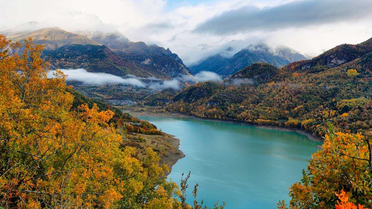 The Aragonese Pyrenees route that reveals the Tena Valley’s most beautiful villages in autumn