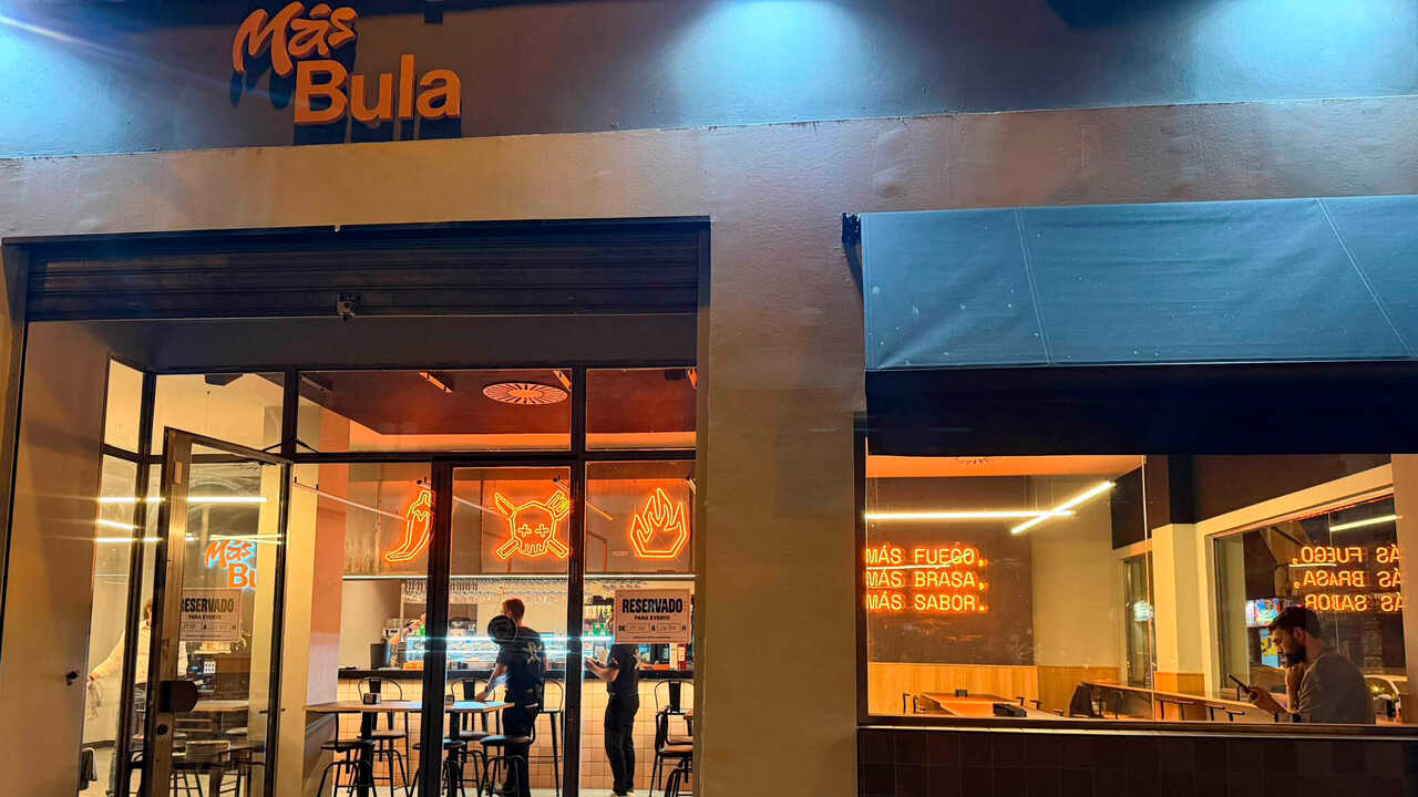 Zaragoza opens a restaurant where you can dine and compete in car races: “It’s a one-of-a-kind place”