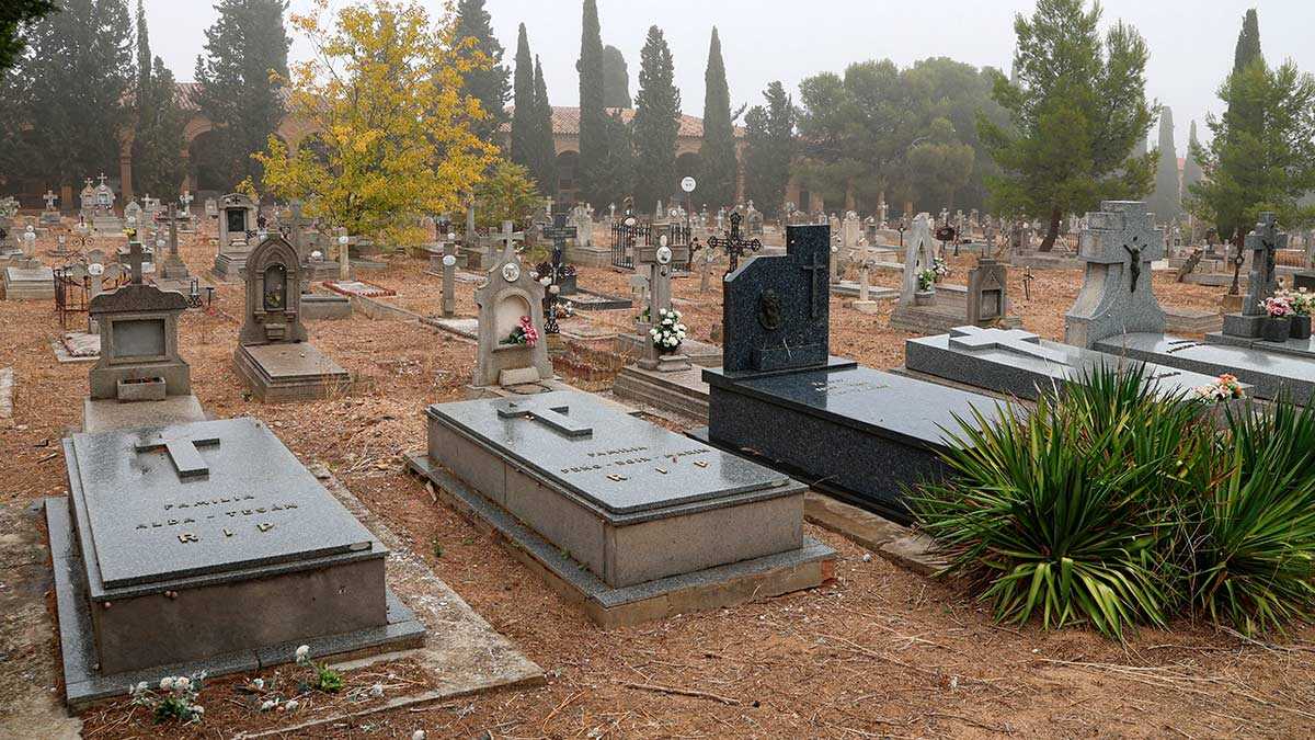 Are Traditional Burials Making a Comeback? Burials Rise 40% in Zaragoza
