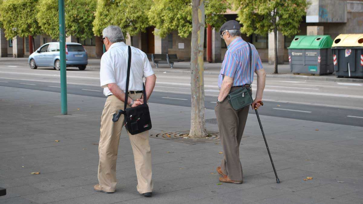 Walks, workshops and support against loneliness: how Aragon cares for health beyond the doctor's office